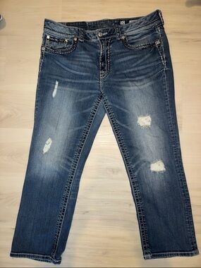 Miss Me • Boyfriend Distressed Capri Size 32